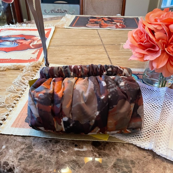 Vince Camuto Clutch NWT 10 X 6 - Picture 13 of 15